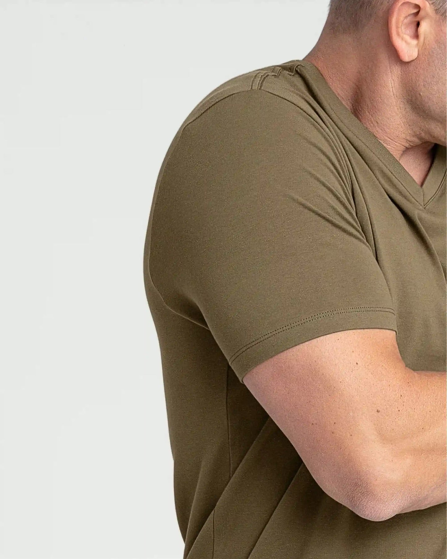 Organic V-Neck T-Shirt 3 Pack (Slim Fit) / Military Olive