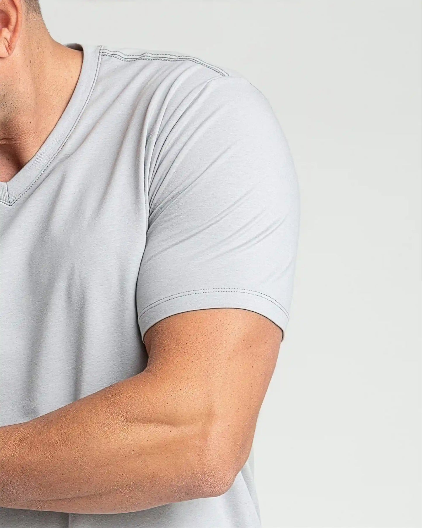 Organic V-Neck T-Shirt (Slim Fit) / Light Grey